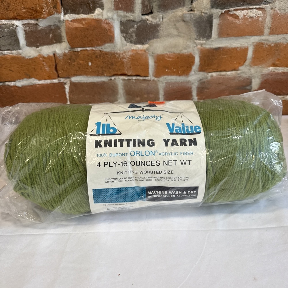 Majesty 1 Pound Knitting Yarn 16oz Acrylic‎ 4 PLY Worsted Avocado Green 653 Vtg